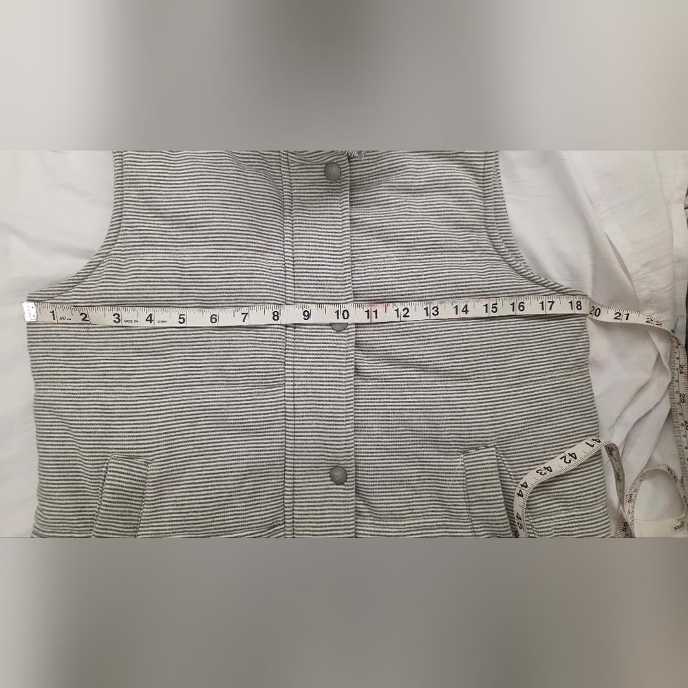 Thread & Supply Gray Pin Striped Sherpa Lined Vest Size Small Like New - Picture 7 of 7